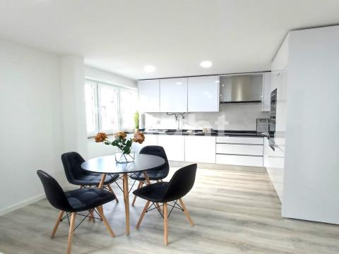 Apartamento T2 totalmente remodelada na Penha de França
