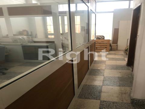 Warehouse with 2 floors in Amadora