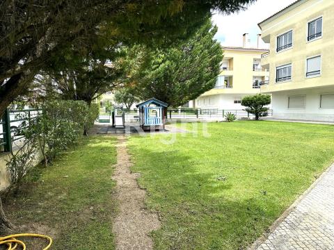 2 bedroom flat with garage and storage room in Abrunheira/Sintra