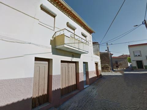 House T4 with Yard - Póvoa de Rio de Moinhos