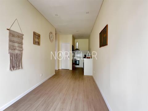 Exquisite T1 Apartment in Porto´s Santa Catarina Street - Prime Location!