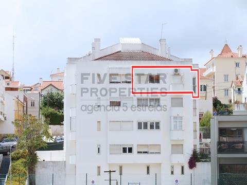 Apartamento T2 no Estoril junto ao paredão e praia