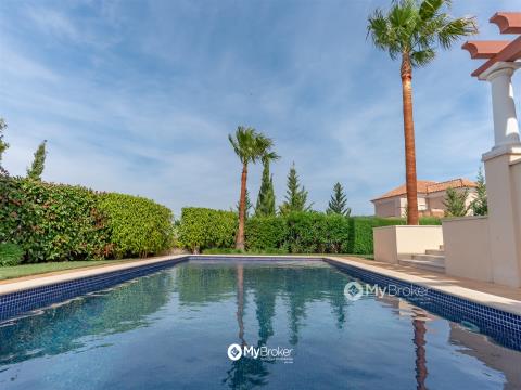 Moradia de luxo com 4 suítes e piscina no Algarve