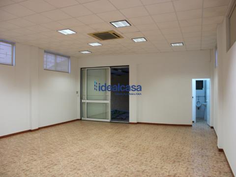 Warehouse for sale in Lorvão Penacova.
