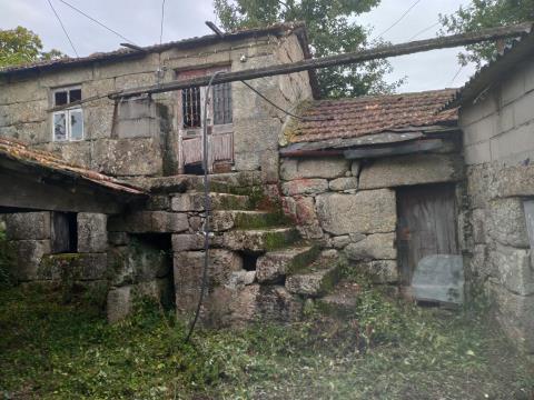 House for restoration in Figueira, Penafiel