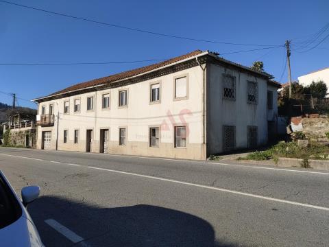 Maison pour la restauration à Nespereira, Guimarães