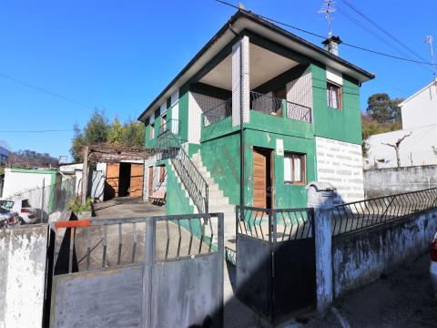 Maison T3 pour la restauration à Rande, Felgueiras