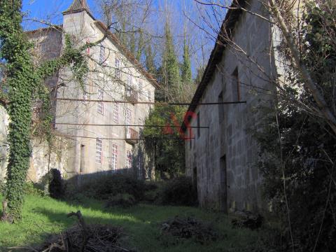 Finca con Capilla para restauración en Serzedo, Guimarães