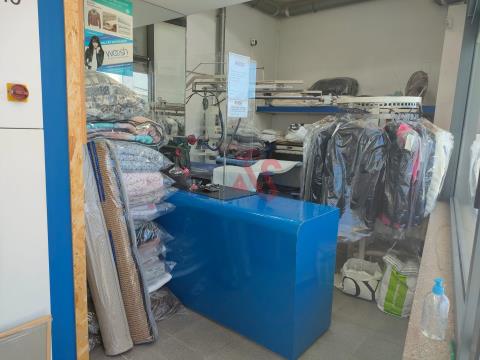 Trespasse de lavandaria com 25 anos de mercado, no centro de Fafe.