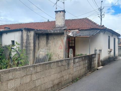Single Bedroom House T1 for Restoration in the center of Santo Tirso