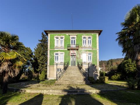 Casa señorial que data del siglo XX, en Urgezes, Guimarães
