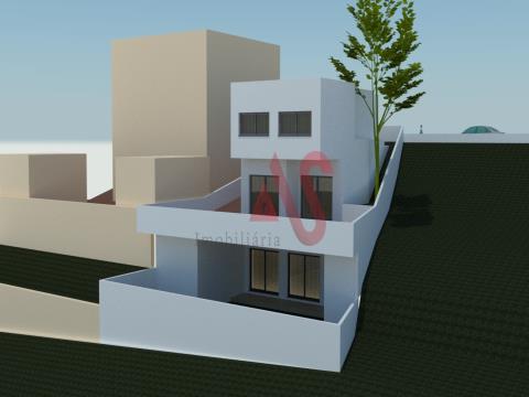 Terreno com projeto aprovado para construção de moradia individual em Moreira de Cónegos, Guimarães