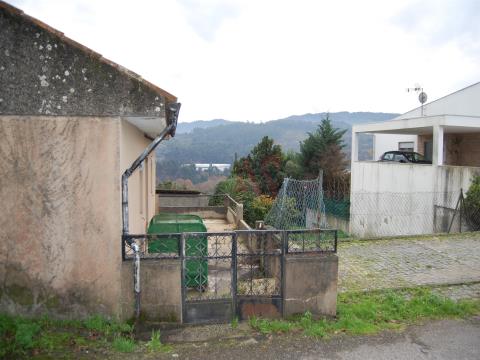 Appezzamento di terreno con 724m2 a Lordelo, Guimarães