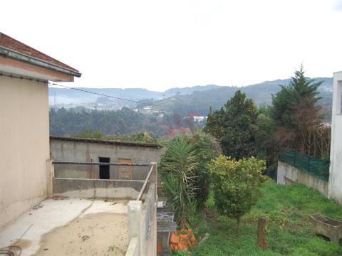 Lote de terreno com 724m2 em Lordelo, Guimarães