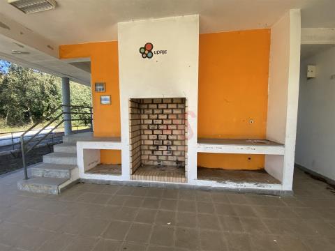 Residencial na Estrada Nacional 2 em Vila Nova de Ceira, Góis