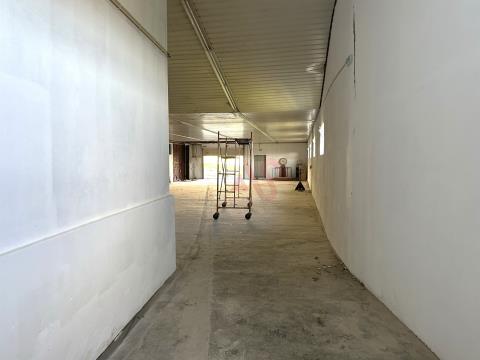 Warehouse with 295.40 m2 for rent in Moreira de Cónegos, Guimarães