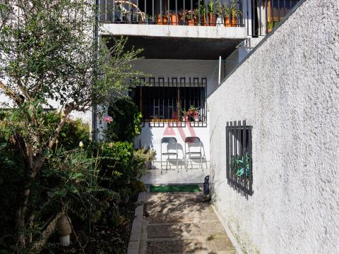 Semi-detached house 4 bedrooms in Creixomil, Guimarães