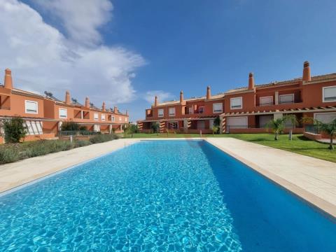 Casa adosada T2 en urbanización cerrada desde 395.000 € en Alcantarilha, Silves.