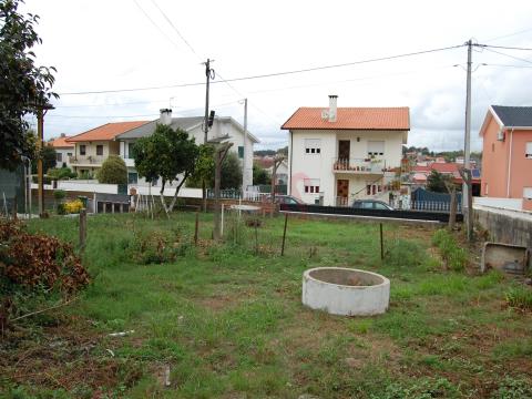 Terreno para construção com 431.58m2 em Vila das Aves, Santo Tirso