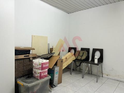 Shop with 38.2m2 in the center of Vizela.