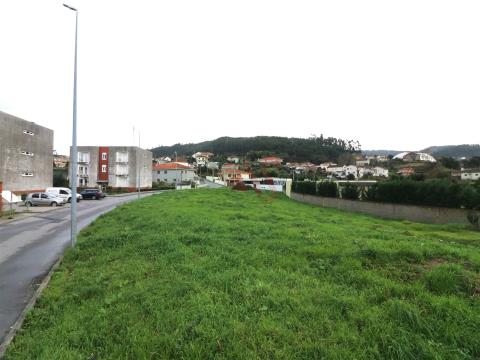 Terrain rustique de 1 200 m2 à Vilarinho, Santo Tirso