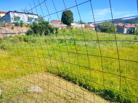 Plot of land for construction with 2,258m2 in Vila das Aves, Santo Tirso