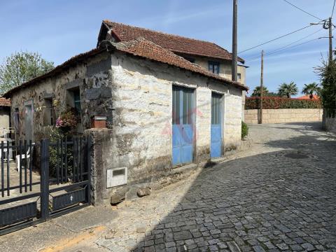 3 bedroom villa for restoration in São Miguel, Lousada