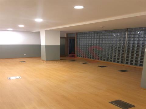 Loja para arrendamento com 289.5 m2 em São Vítor, Braga