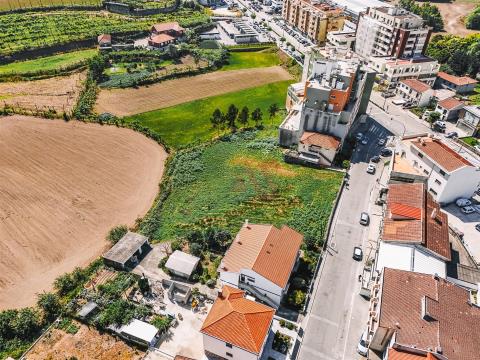 Land for construction with 4,130 m2 in the center of Felgueiras