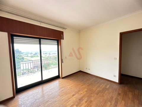 Appartement de 2 + 1 chambres à restaurer à Caramos, Felgueiras