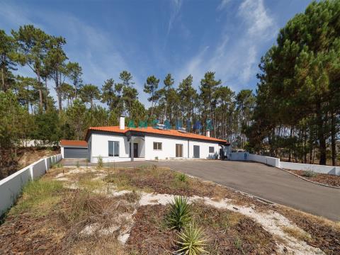 ANG898 - 3 bedroom House with garage and storage for Sale in Marinha Grande