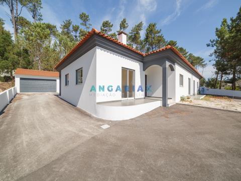 ANG898 - 3 bedroom House with garage and storage for Sale in Marinha Grande