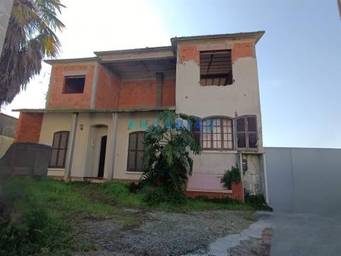 ANG961 - T3+T2 House to Refurbish in Várzeas, Souto da Carpalhosa, in Leiria