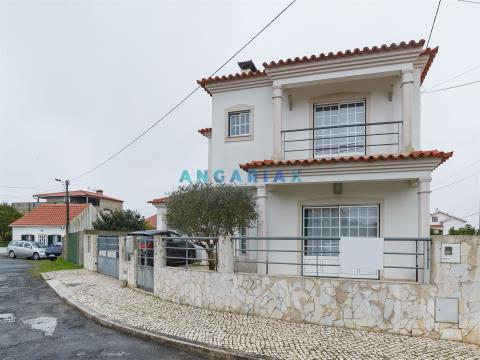 ANG1001 - 3 Bedroom House for Sale in Marinha Grande