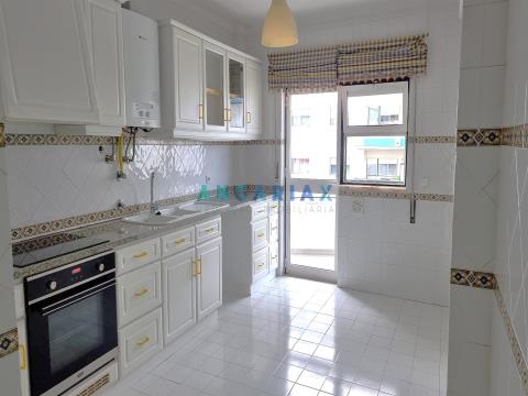 ANG1049 - INVESTMENT - 3 Bedroom Apartment for Sale in Marinheiros, Leiria