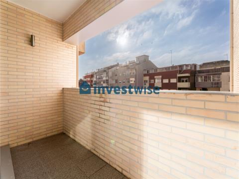 Modern 2 Bedroom Apartment With Parking Space In Boavista