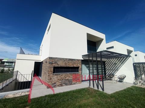House T3 for sale in Pameira, Braga.