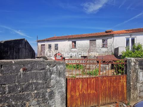 Moradia para restauro em Nine  Vila Nova de Famalicão