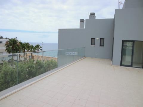 Apartamento T2 novo C/terraço e garagem - Quarteira (Frente ao mar)