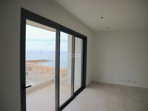 Apartamento T2 novo C/terraço e garagem - Quarteira (Frente ao mar)