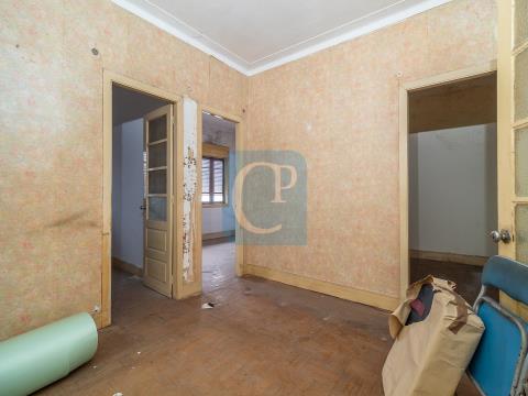 House T4 to Restore, in the center of Matosinhos