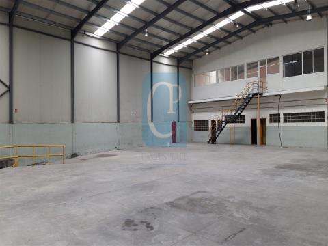 Warehouse in an industrial area in São João da Madeira