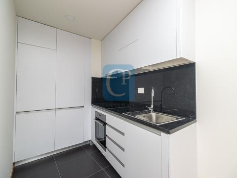 1 bedroom apartmentKit to Hospital S. João, with balcony and parking space