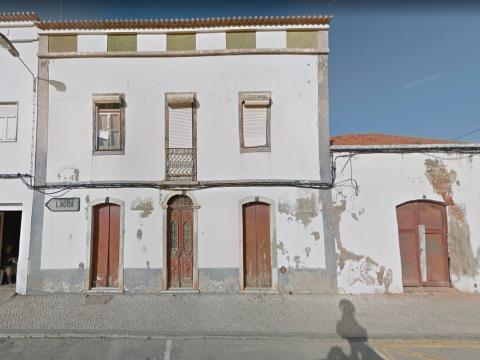Traditionelles Haus in Ferragudo mit ARU: Rehabilitationsmöglichkeit.