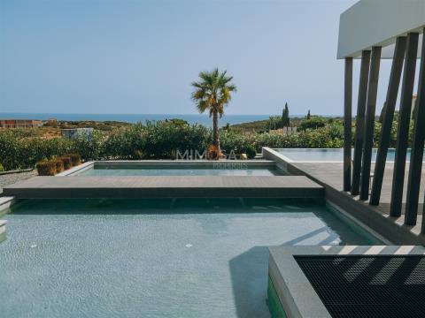Spectaculaire villa met 4 slaapkamers met uitzicht op de zee en de zwembaden