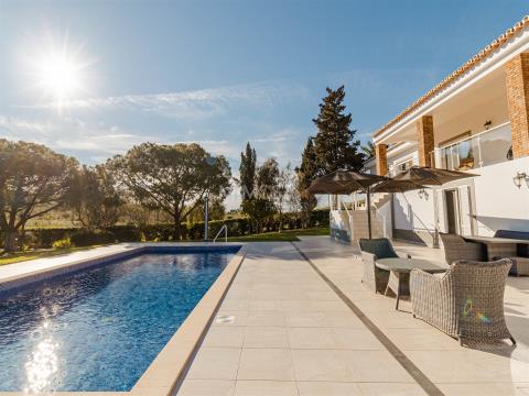 Luxe landhuis met zwembad en gastenverblijf vlakbij de stranden van Carvoeiro en Ferragudo