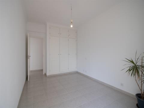 Renovated 3 bedroom apartment near the center