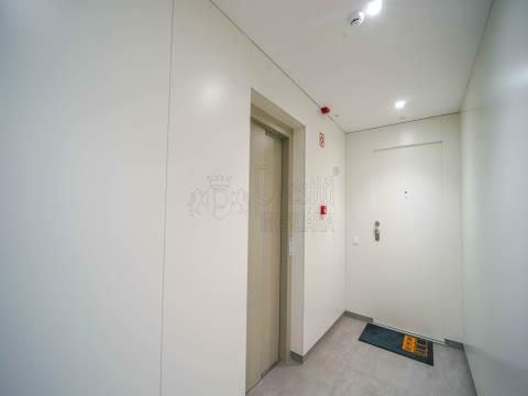 Appartamento 3 camere da letto completamente arredato con 2 suite in affitto a Guimarães