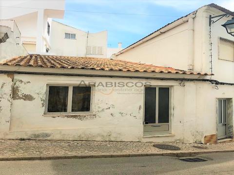T2 terraced house - for  renovation  - metres from harbour  - Alvor - Algarve