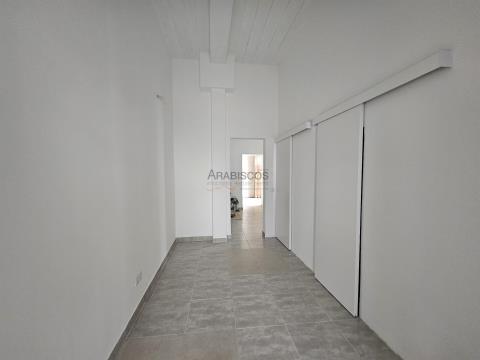 Haus T4 - 2 Etagen - renoviert - Grundstück - Portimão
